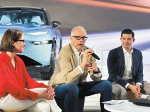Автентичната китайска храна среща дръзки червени цветове в Италия