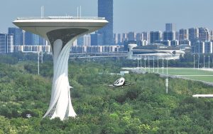 BMW разкрива първия модел Neue Klasse, разработен с китайски технологични партньори