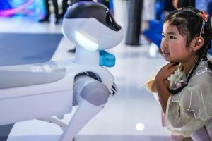 Експерти: AI стимулира трансформацията на производството в Китай