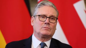 Британският премиер Стармър стартира акаунт в TikTok въпреки забраната на правителството