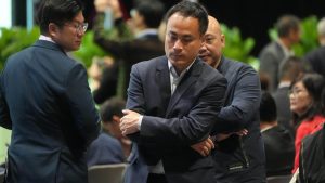 4-ма действащи губят преизбиране, тъй като Legco в Хонконг отбелязва 43,8% оборот