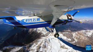 Големият дрон на Китай завърши пионерския логистичен полет в платото