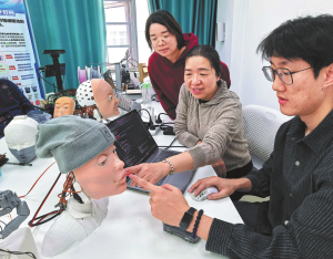 Изследователи нарушават „емоционалната бариера“ на роботите