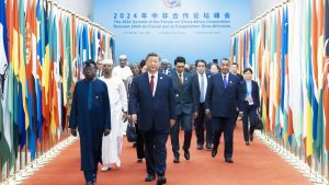 Докато Тръмп заплашва още повишения на митата, Китай използва ниски мита, за да осигури ресурси