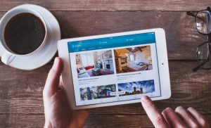 Резервациите за туризъм чрез платформи нараснаха през лятото на 2025 г