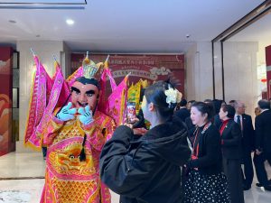 Делата между двете страни на пролива трябва да се уреждат „като семейство“, казва служител