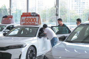 Всички погледи са вперени в март след спад на продажбите