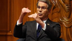 САЩ може да „ескалират, за да деескалират“ атаките срещу Иран, казва Скот Бесент