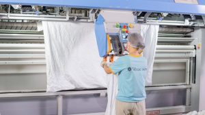 Ръстът на цените на петрола тласка сектора на прането в Хонконг да замрази наемането и поръчките